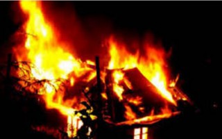 राङ्खानीमा बाख्रा फर्ममा आगलागी हुँदा १८ भेडाबाख्रा जलेर नष्ट