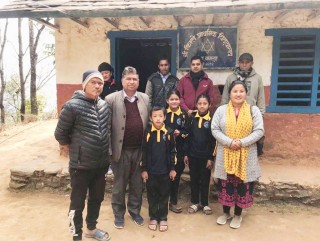 बस्ती–बस्ती पुगेर जनताको समस्या बुझ्दै गलकोट नगरका मेयर