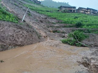 पहिरोका कारण ताराखोलामा ७ परिवार विस्थापित