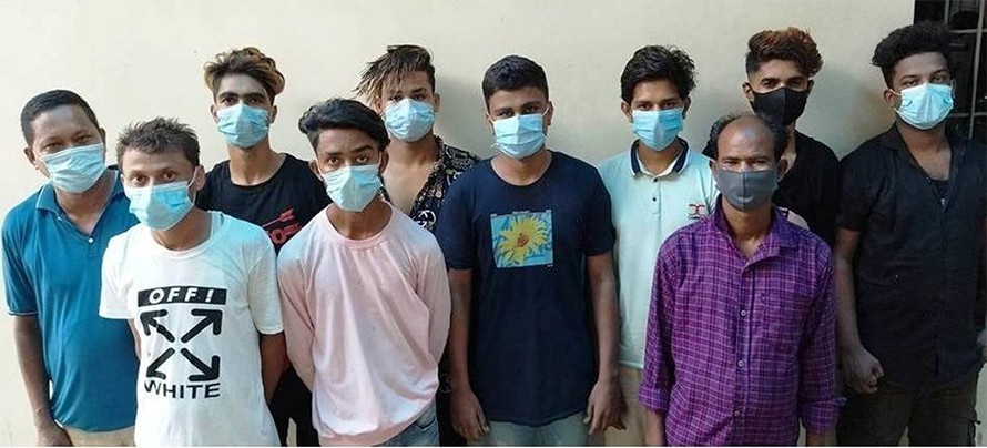 अस्पतालको गेटमा दलालको जगजगी 