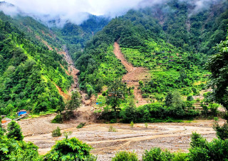 बडिगाडका पहिरो पीडितलाई दसैँको भन्दा गुमाएका आफन्तको चिन्ता