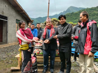 हावाहुरी पीडितलाई निसीखोला गाउँपालिकाको सहयोग 